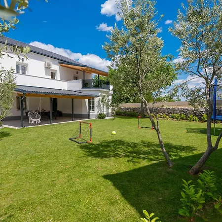 Holiday home Beautiful In With Wifi Zmijavci